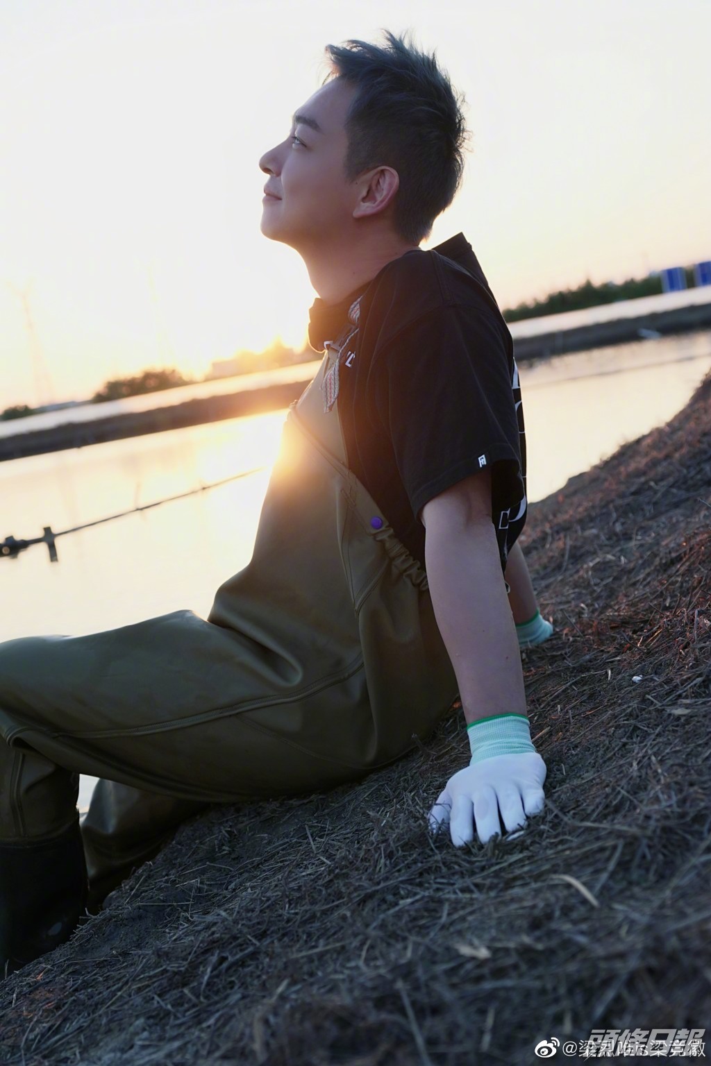 雖然已不比之前的尖面，但未至於有雙下巴。